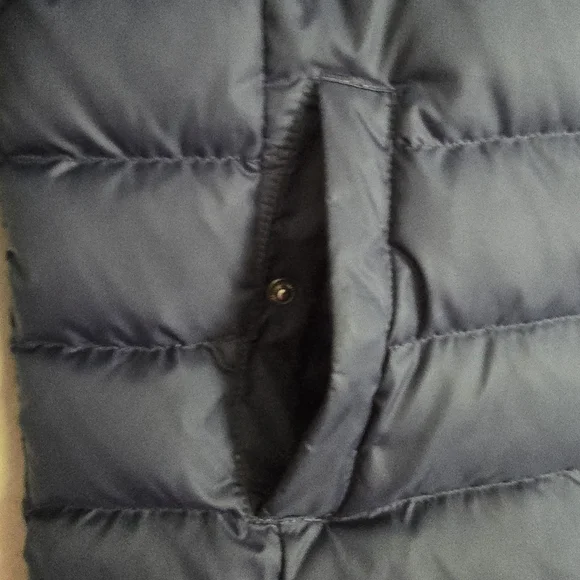 Tommy Hilfiger Navy Puffer Jacket with Faux Fur Hood Size M - Picture 5 of 9